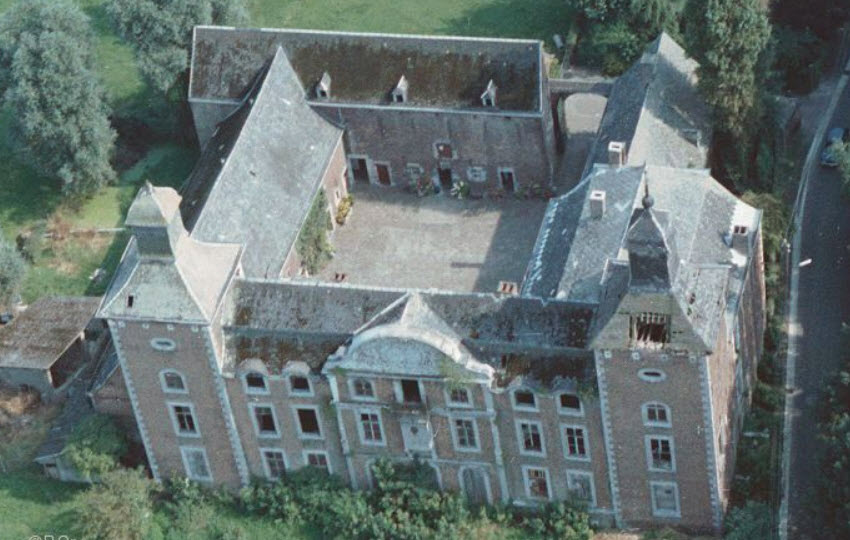 Le château de Méan, Belgium
